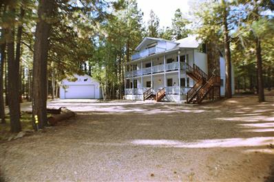 Cabing Front View - A view from the driveway pulling into the cabin.